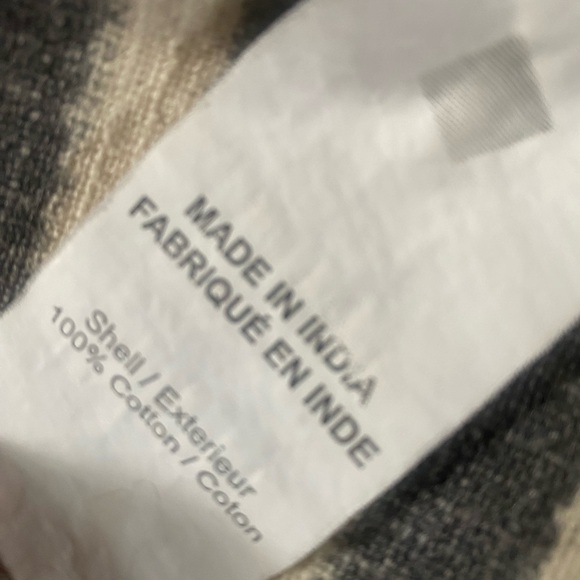 Pottery Barn Shibori Diamond Pillow Cover 24” - Picture 10 of 10